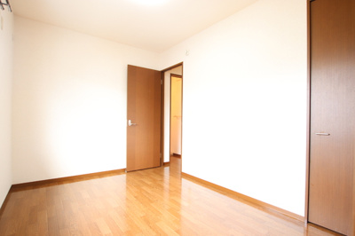 ウォークインクローゼットが付いたお部屋です。