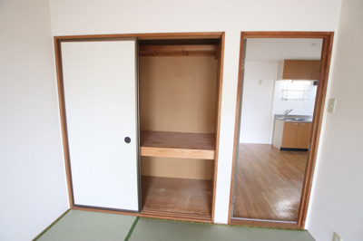 収納便利な押入れ