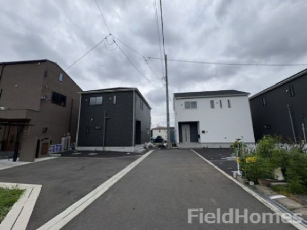 厚木市下川入新築戸建て　第18-2号棟の前面道路含む現地写真|前面道路含む現地写真です。