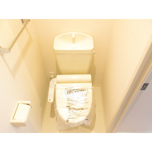 各務原市鵜沼三ツ池町５丁目のアパートのトイレ