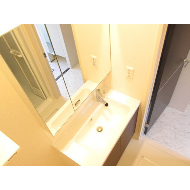 各務原市鵜沼三ツ池町５丁目のアパートの洗面所