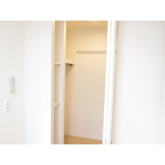 各務原市鵜沼三ツ池町５丁目のアパートの収納