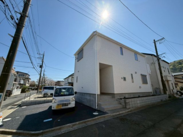 平塚市山下１丁目新築戸建て　第14-1号棟の前面道路含む現地写真