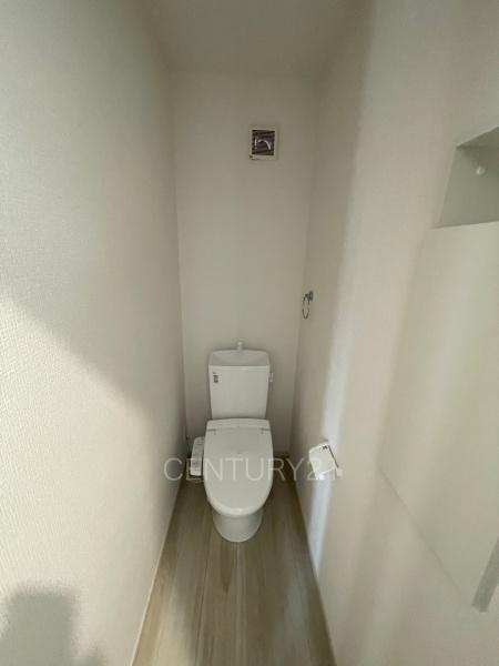 北群馬郡吉岡町1期 1号棟のトイレ|２階トイレです。
温水シャワー洗浄機能付きです。