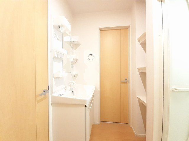 アンサンブルⅢの洗面所|ゆったりとスペースのある洗面所