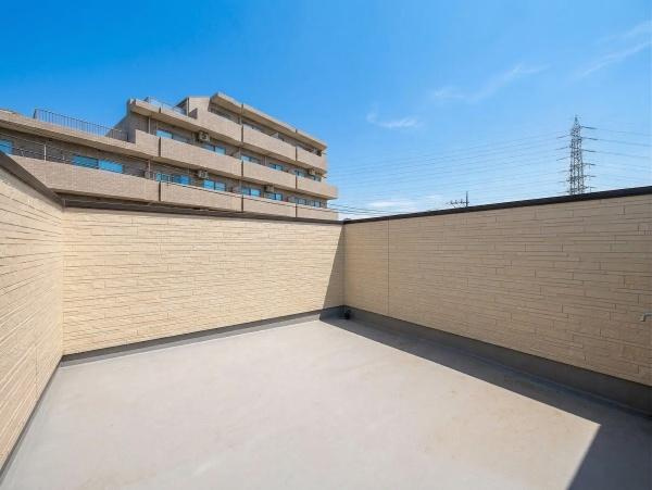 横浜市鶴見区北寺尾７丁目の新築一戸建のバルコニー|広さも十分のルーフバルコニー！！
陽当り・通風良好で洗濯物も良く乾きます。
風が心地よいです！