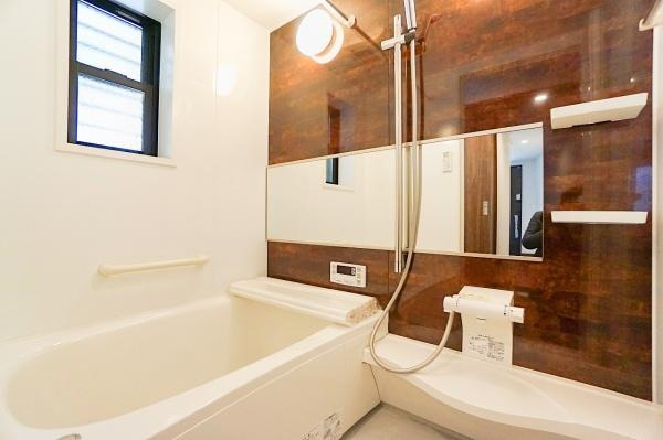 川崎市幸区塚越２丁目の新築一戸建の内観：施工例|同仕様の浴室です。
広々としたバスルームで一日の疲れを癒して下さい。
もちろん浴室換気乾燥暖房機付きです。