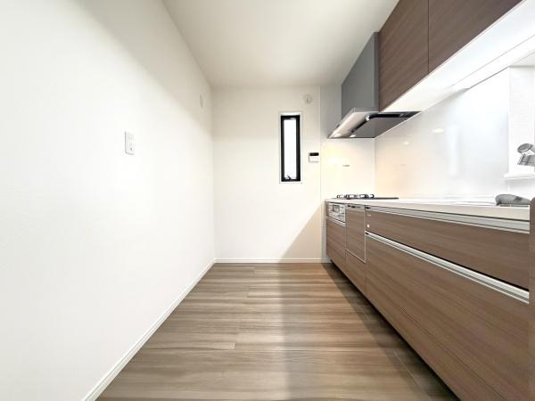 川崎市幸区塚越２丁目の新築一戸建のキッチン|広々としたキッチンは、
落ち着いて料理が出来ます！