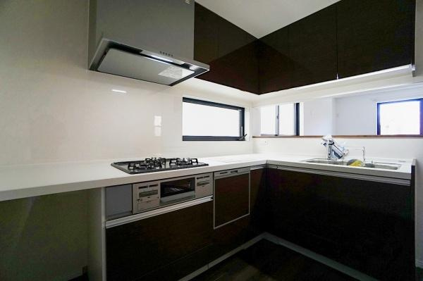 川崎市幸区塚越２丁目の新築一戸建の内観：施工例|同仕様のキッチンです！
食器洗機付きになります！
設備、収納充実のキッチンです。
