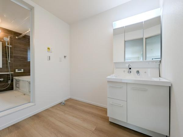 川崎市幸区塚越２丁目の新築一戸建の内観：施工例|同仕様の洗面化粧台です。
収納もしっかりとあります！