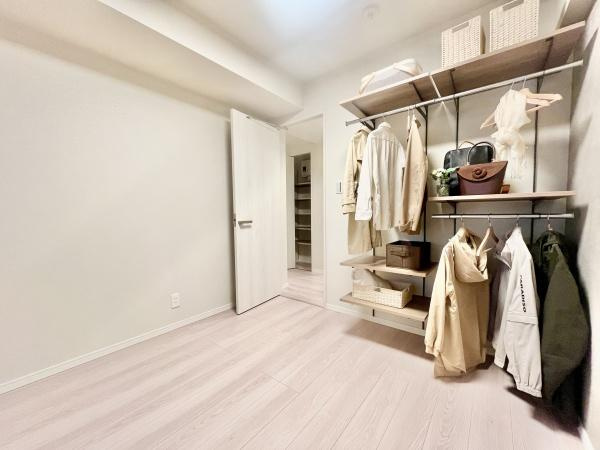 ディアナコート二子玉川園の洋室|白とナチュラルの落ち着いたカラーセレクトです