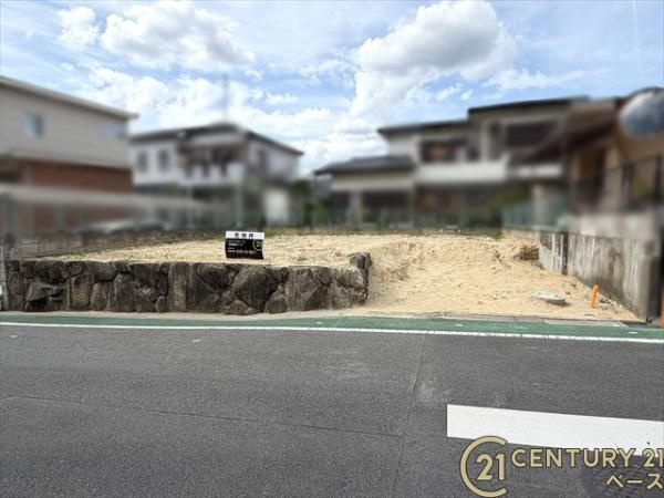 北葛城郡上牧町滝川台１丁目の売地の外観|■現地撮影写真■ メガセンタートライアルは徒歩４分、ラスパ西大和は徒歩６分と大型買物施設まで徒歩圏内。