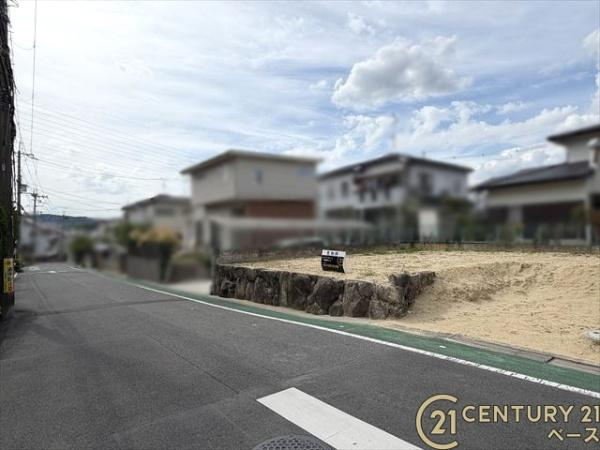 北葛城郡上牧町滝川台１丁目の売地の前面道路含む現地写真|■現地撮影写真■ 建築条件なしのため、ご希望のハウスメーカーで建築可能です。