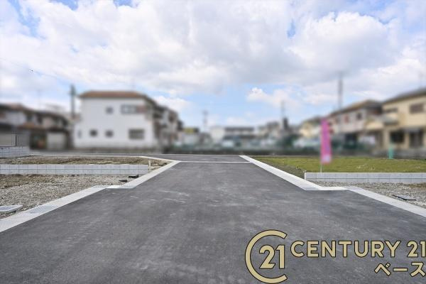 リーブルガーデン中筋出作 ２号棟 ／新築一戸建の前面道路含む現地写真