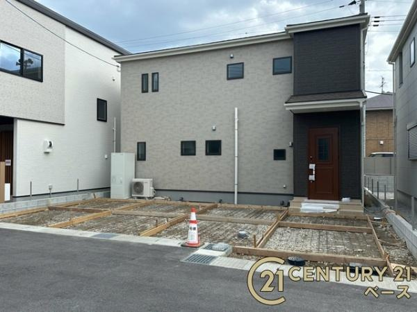リーブルガーデン中筋出作 ２号棟 ／新築一戸建のその他|■現地撮影写真■ 道路との高低差がなく道路幅も広いため、駐車もしやすいです。