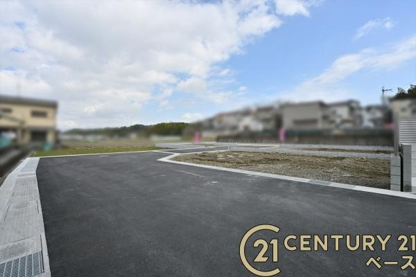 リーブルガーデン中筋出作 ３号棟 ／新築一戸建の前面道路含む現地写真