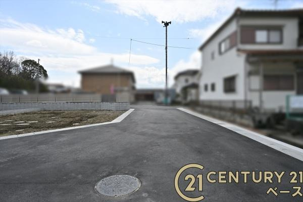リーブルガーデン中筋出作 ３号棟 ／新築一戸建の前面道路含む現地写真