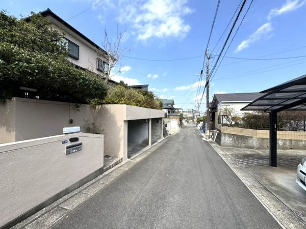 宮崎市桜ケ丘町・中古戸建の前面道路含む現地写真
