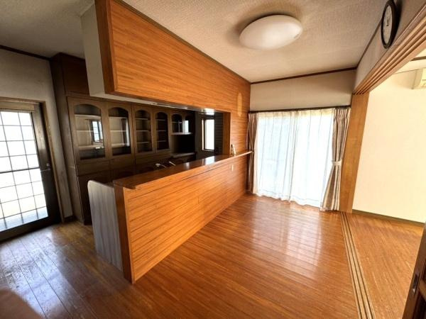 宮崎市桜ケ丘町・中古戸建の居間・リビング