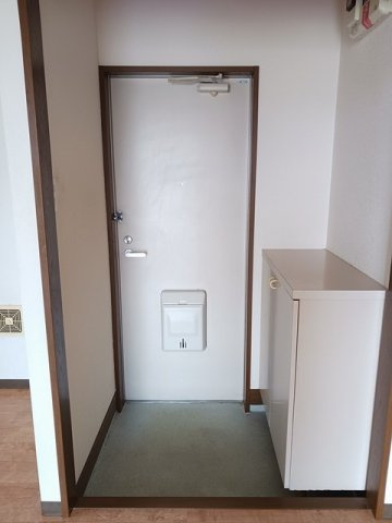 チェリーコーポの玄関