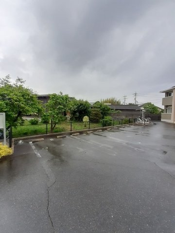 レガー　メゾンＢの駐車場
