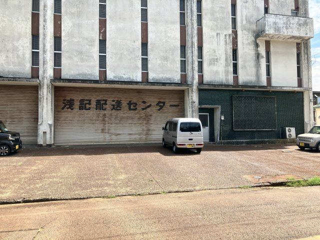 浅記配送センターパーキングの外観