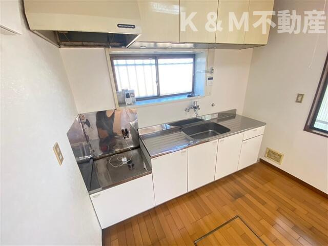 大島田第一貸家のキッチン|コンパクトなキッチンで掃除もラクラク