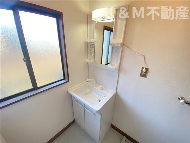 大島田第一貸家の洗面所|広い洗面スペース