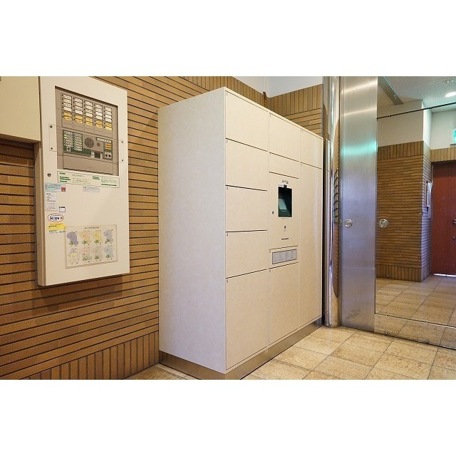 プリマヴェーラ問屋町のエントランス|宅配ボックス