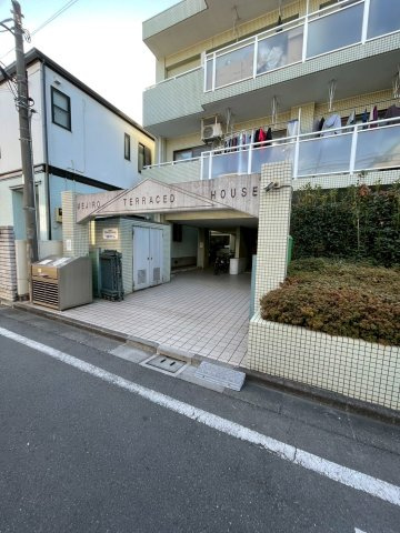 目白テラスドハウスのエントランス|毎日通るエントランスはこのようになっています