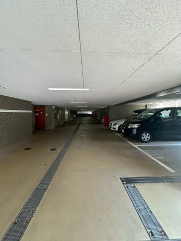 ワコーレ神戸森北町の駐車場
