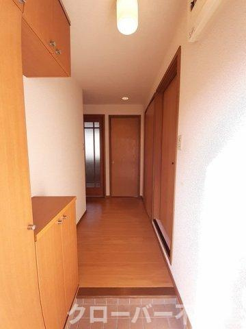 オレンジパレス１号棟の玄関