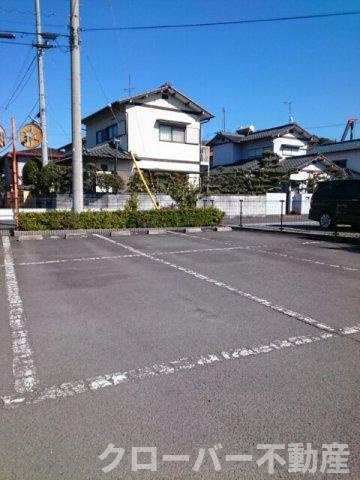 オレンジパレス１号棟の駐車場