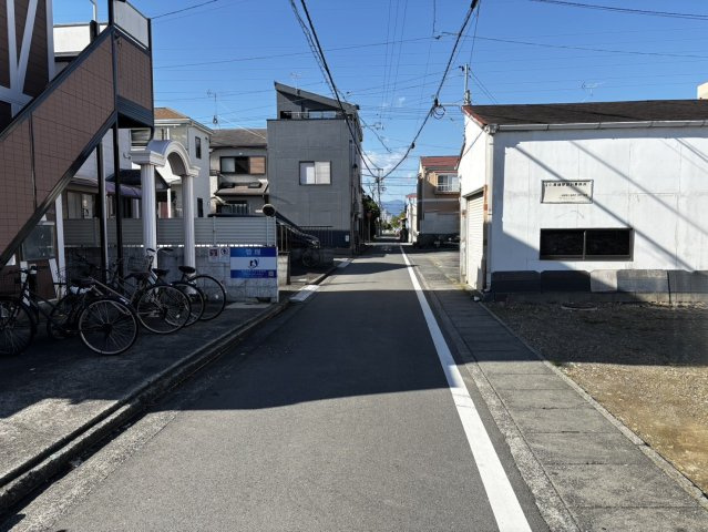 駿河区　登呂4丁目　売土地の前面道路含む現地写真