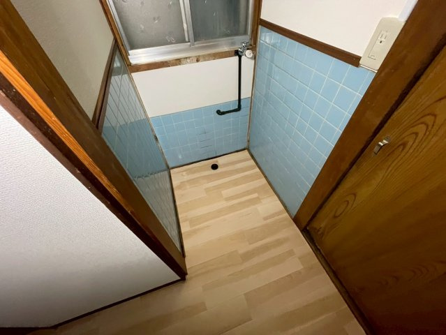 津島市南本町七丁目戸建ての内装|明るい色調の室内です