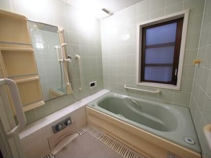 南知多町大字師崎字鳥栖戸建の浴室|ゆったり過ごせるお風呂です