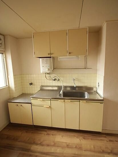 コーポオオサワⅡのキッチン|コンパクトなキッチンで掃除もラクラク