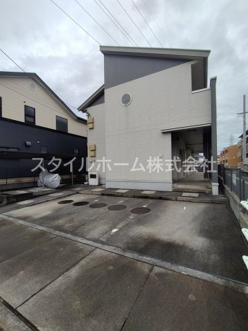 プランメゾンの駐車場|別部屋写真です。