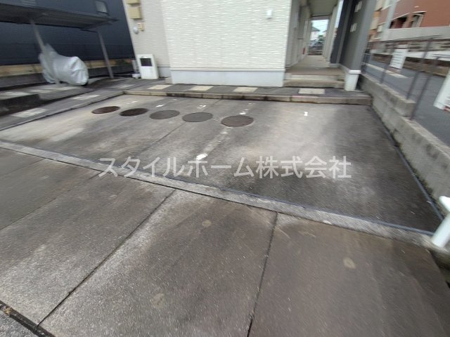 プランメゾンの駐車場
