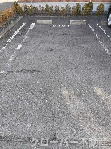 ベル・ソレイユＤの駐車場