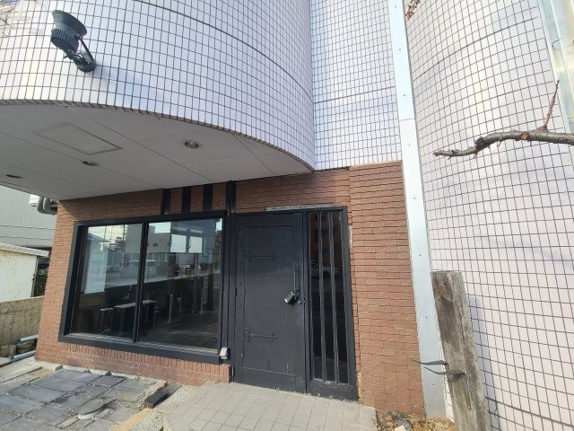 シークレットガーデンビルの外観