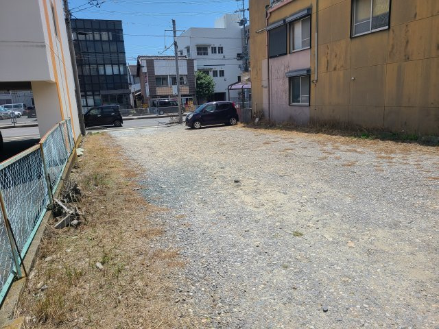 シークレットガーデンビルの駐車場