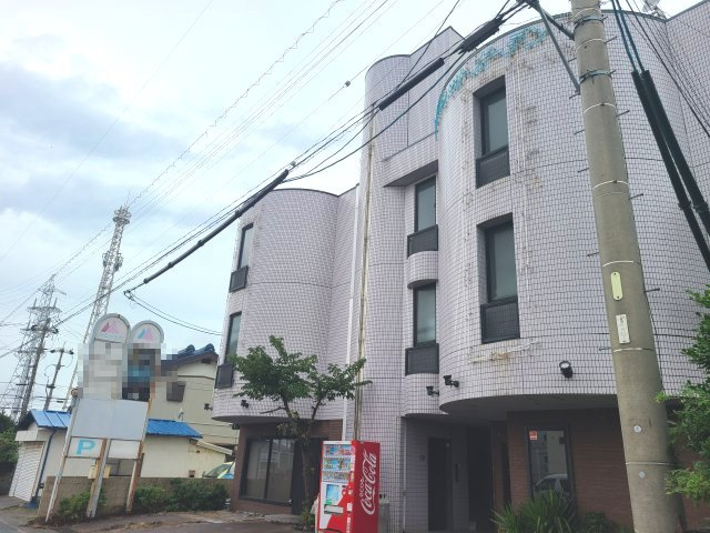 シークレットガーデンビルの外観