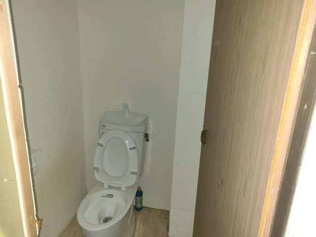 シークレットガーデンビルのトイレ