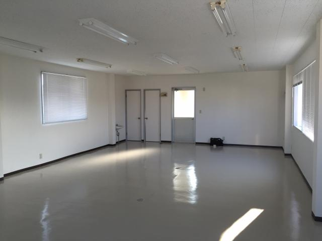守山市吉身６丁目の店舗事務所の内装
