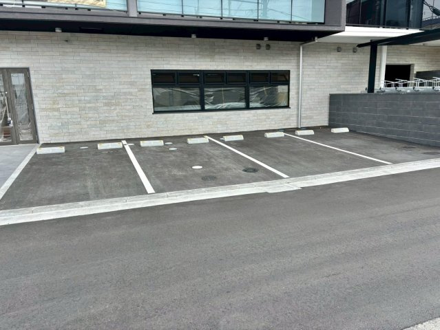 GLANZ高尾町の駐車場