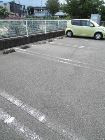 サンシェール　Ａの駐車場|駐車場に車を止められます