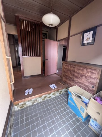 足利市伊勢町４丁目の一戸建ての玄関