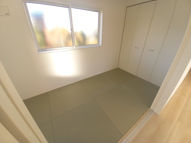 【いわき市錦町第32】　3号棟　※必ずもらえる選べるキャンペーン実施中！の和室|同施工■□■和室の写真です■□■　
ご家族のお昼寝スペースとしても活躍しそうです。