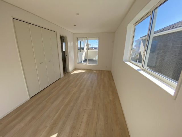 【いわき市錦町第32】　3号棟　※必ずもらえる選べるキャンペーン実施中！の洋室|同施工■□■居室の写真です■□■　
木の温もりがナチュラルでくつろげる空間ですね。